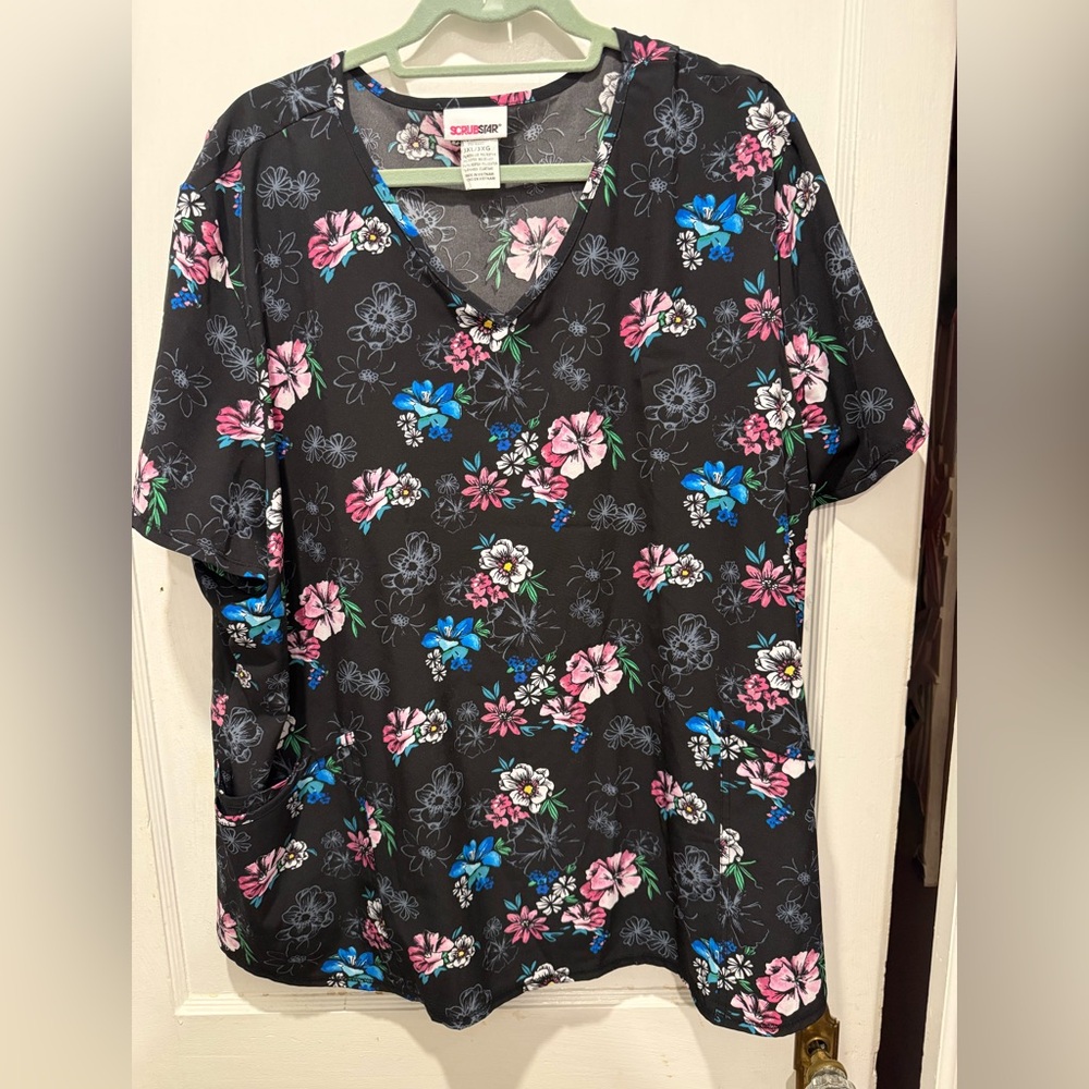 Scrubstar Women's Floral V-Neck Top - Black